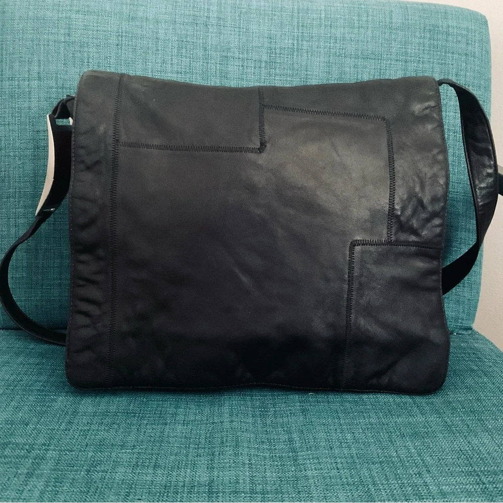 VTG SHARIF BLK Soft Buttery Leather Crossbody Book/PurseMetal&Rosewood Accents